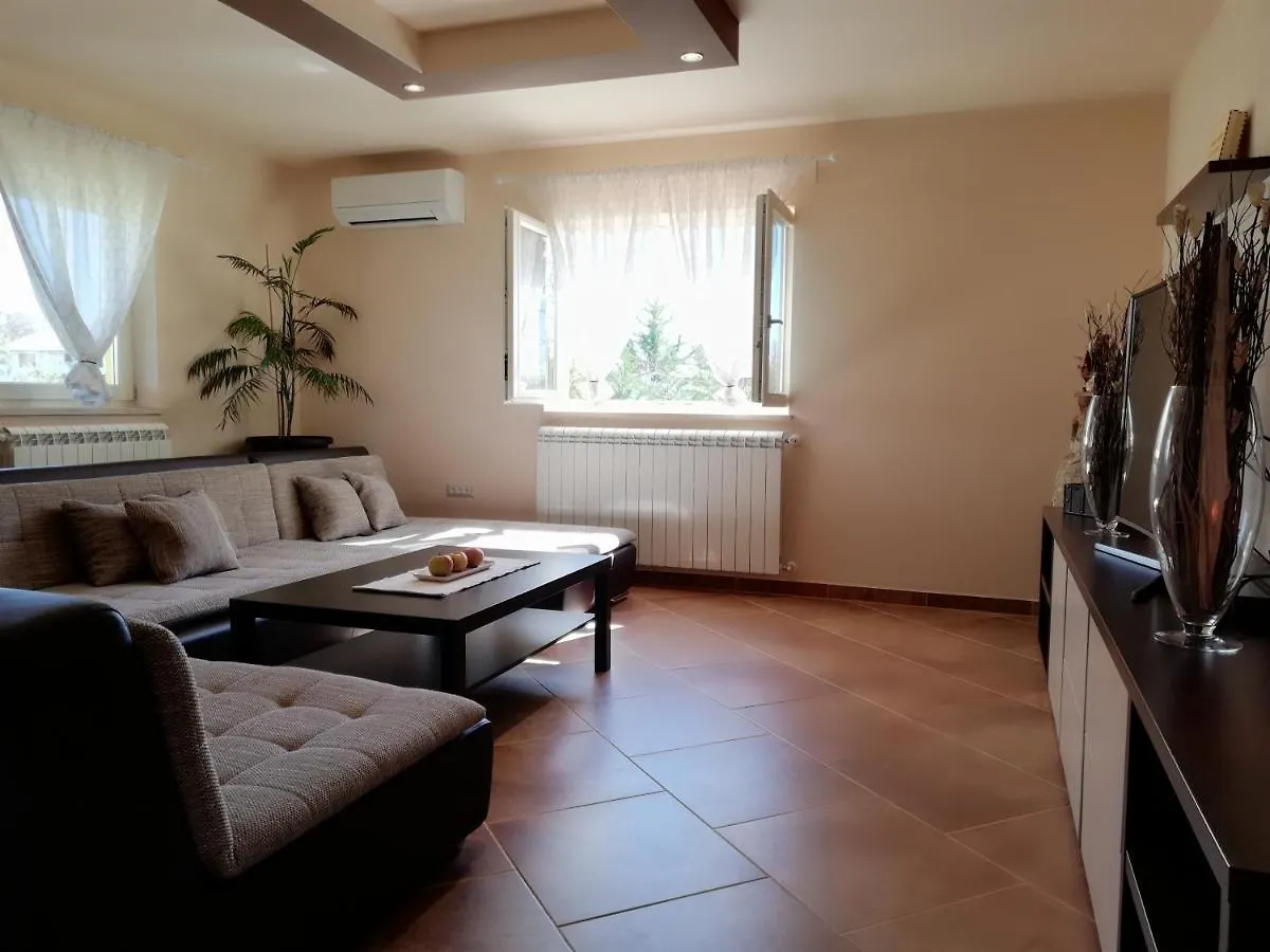Apartman Nikola Ladrovici 0*,  Croatia