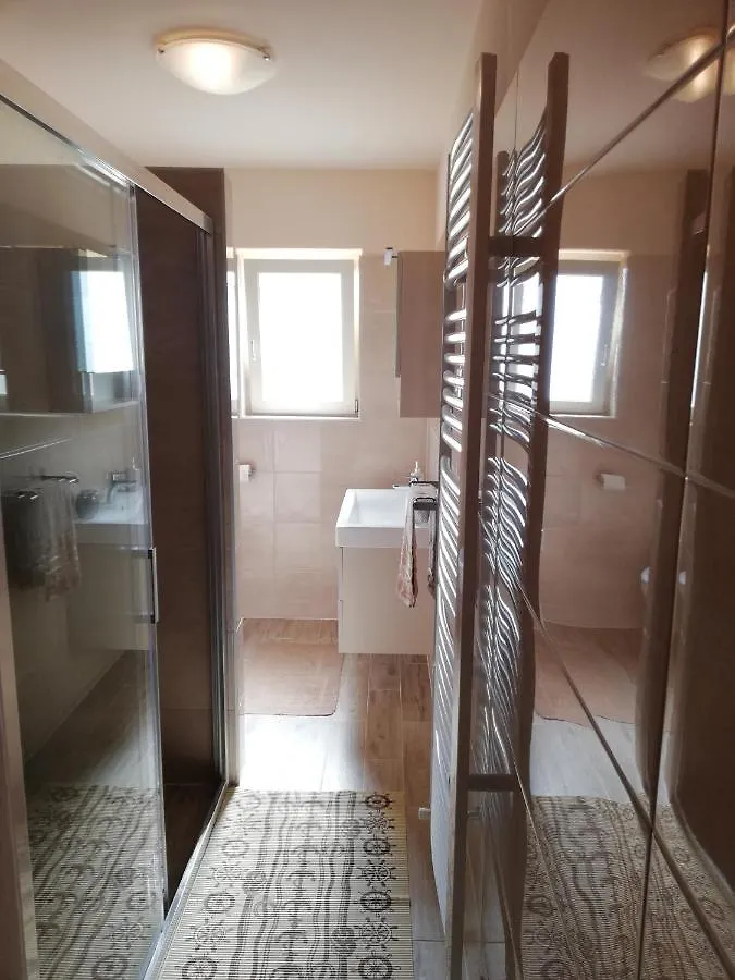 Apartment Apartman Nikola Ladrovici